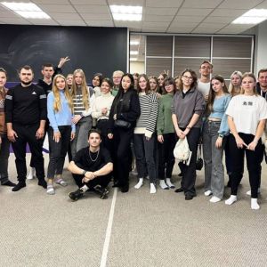совместное фото студентов