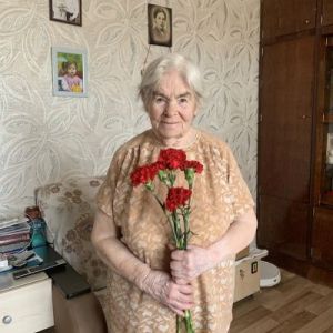 Студенты СибЮУ и ОмЮК поздравили ветеранов с наступающим Днём Победы