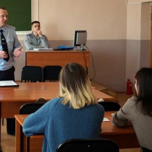 В Омском юридическом колледже прошла профориентационная встреча со студентами выпускного курса