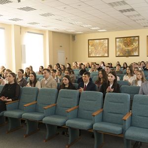 Это мероприятие, ставшее традиционным, организовано Ассоциацией «Совет директоров профессиональных образовательных организаций Омской области» и частным профессиональным образовательным учреждением «Омский юридический колледж». 