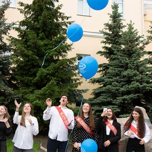 24 мая для 6 выпускников Университетского лицея Омского юридического колледжа прозвенел долгожданный последний звонок