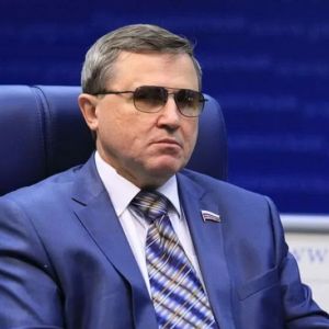 Депутат Государственной Думы от Омского региона О.Н. Смолин поздравил выпускников ОмЮК и СибЮУ