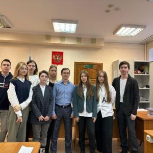 Старшеклассники на судебном заседании