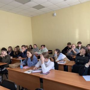 В Омском юридическом колледже и Университетском лицее проведено занятие «165-летие со дня рождения К.Э. Циолковского»