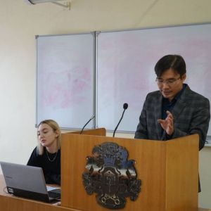 выступление за трибуной