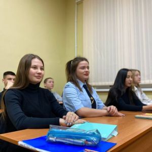 В Омском юридическом колледже и Университетском лицее проведено занятие «РОССИЯ В МИРЕ»