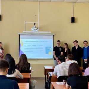 В Омском юридическом колледже прошло заседание студенческого научного кружка по конституционному праву.