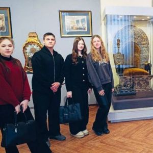 Путешествие в историю искусства: студенты ОмЮК посетили музей имени М. А. Врубеля