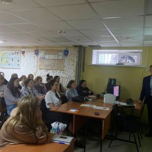 В Омском юридическом колледже состоялось практическое мероприятие с обучающимися, направленное на формирование навыков действий в сложных и чрезвычайных ситуациях.
